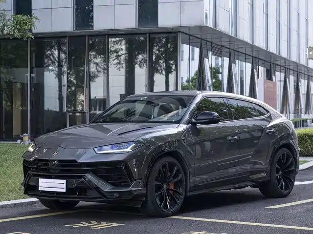 Lamborghini Urus 2024