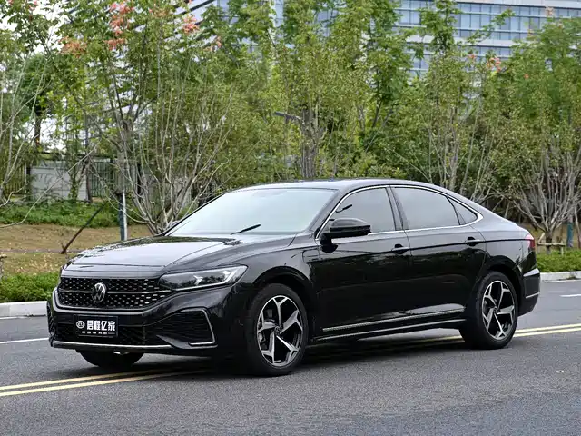 Volkswagen Passat 2025