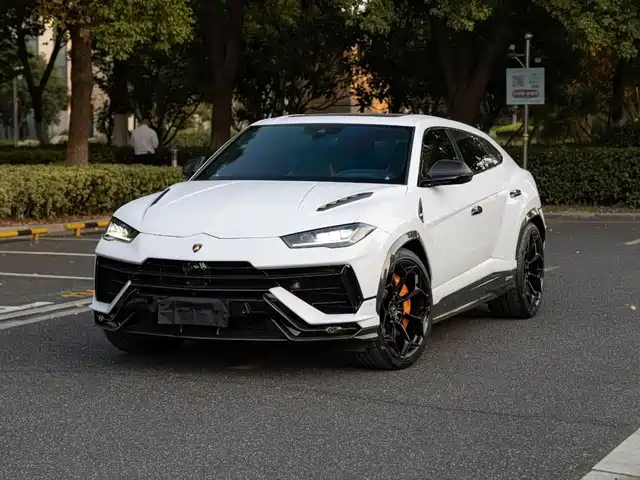 Lamborghini Urus 2024