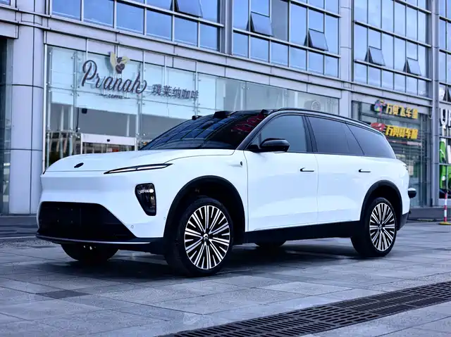 NIO NIO ES8 2023